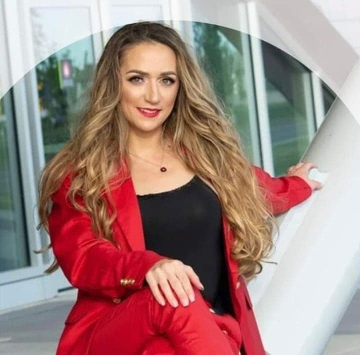 Alexandra 'The Mighty' Fota - Certified Aromatherapy Consultant and Empowerment Coach